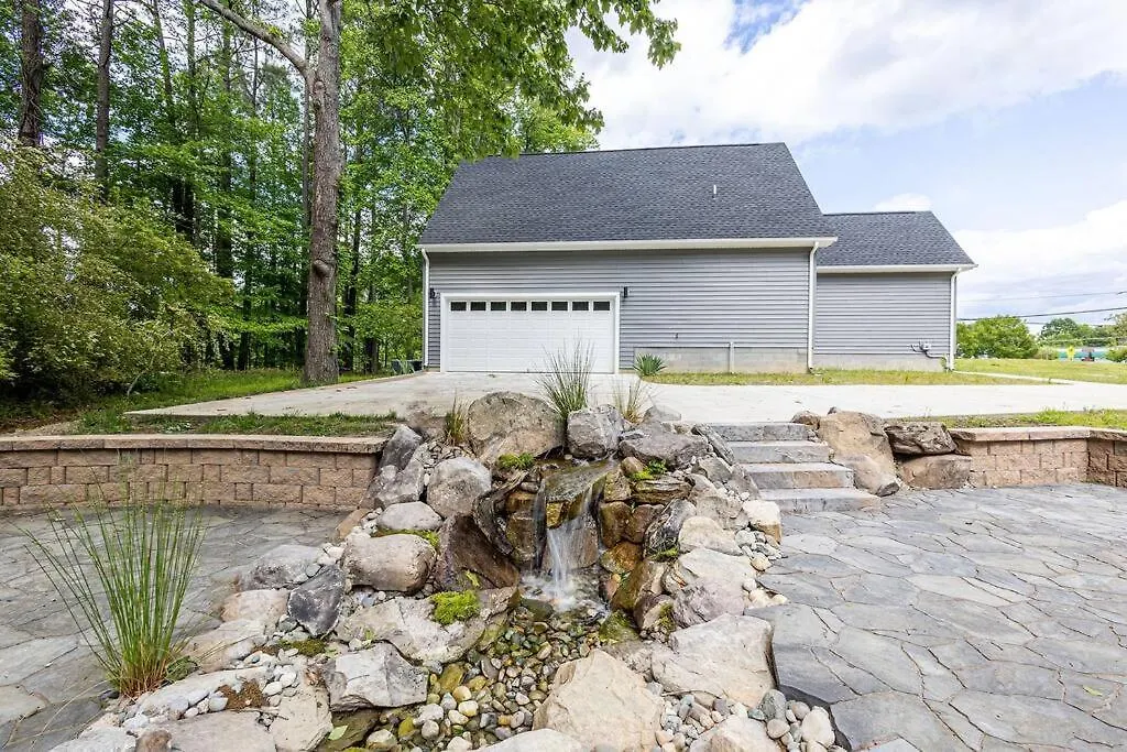 New Secluded Calm & Peaceful Spacious 5 Bedroom Rancher Newport News USA