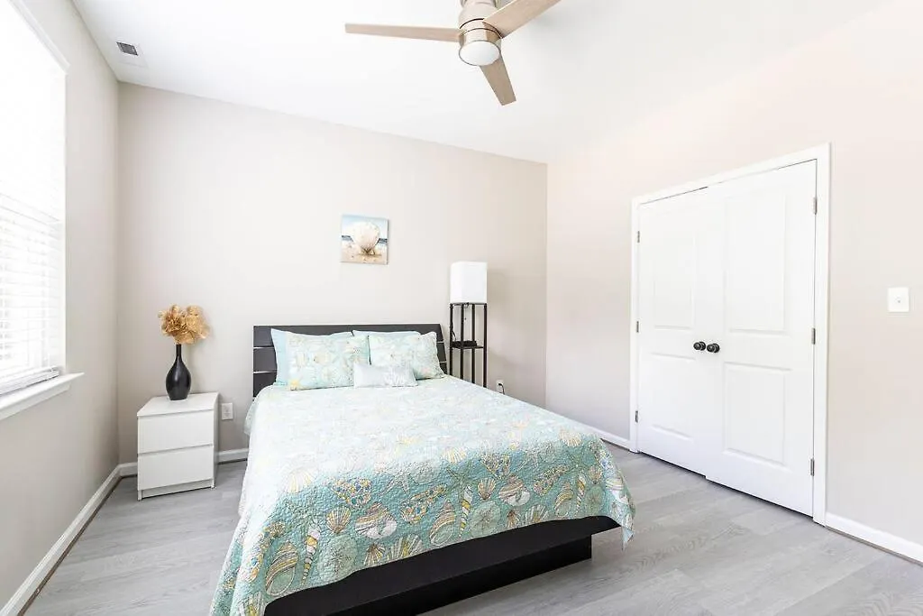 New Secluded Calm & Peaceful Spacious 5 Bedroom Rancher Newport News Semesterbostad
