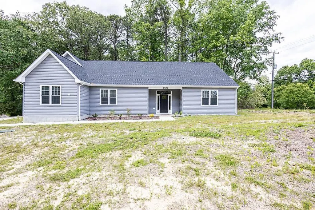 New Secluded Calm & Peaceful Spacious 5 Bedroom Rancher Newport News Holiday home